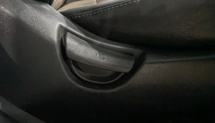 2013 Hyundai Grand i10 MAGNA 1.1 CRDI, Diesel, Manual, 71,276 km, Driver Side Adjustment Panel