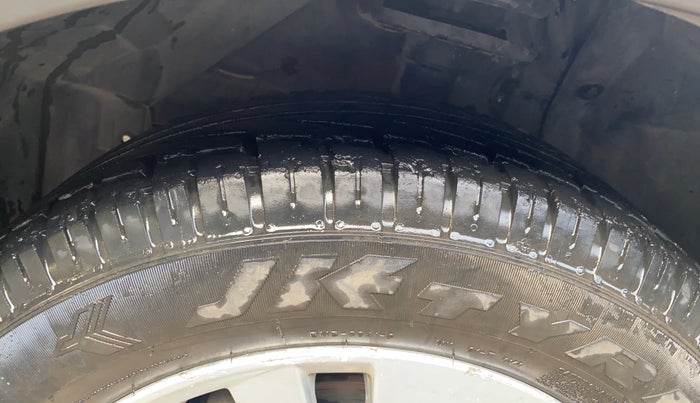 2015 Maruti S Cross ALPHA 1.3, Diesel, Manual, 74,524 km, Left Front Tyre Tread