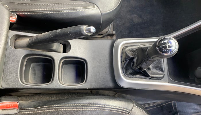 2015 Maruti S Cross ALPHA 1.3, Diesel, Manual, 74,524 km, Gear Lever