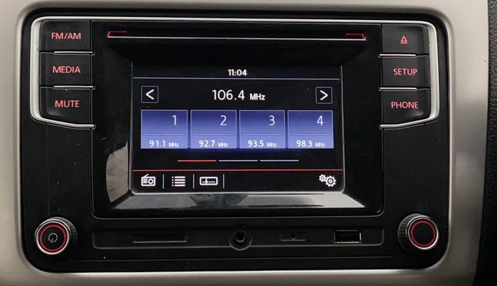 2016 Volkswagen Polo HIGHLINE1.2L, Petrol, Manual, 74,085 km, Infotainment System