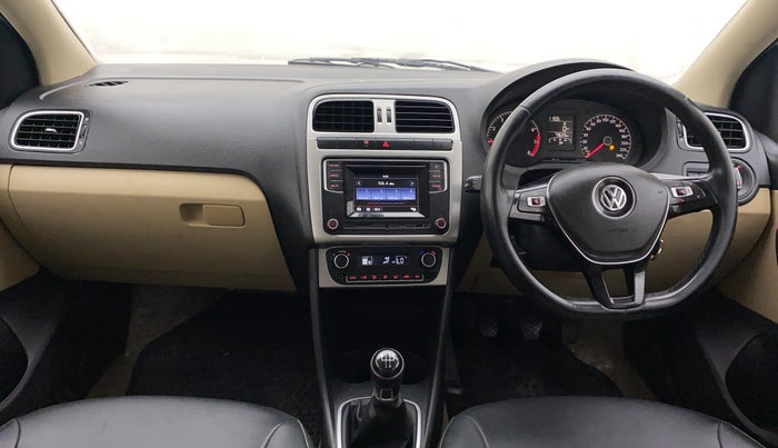 2016 Volkswagen Polo HIGHLINE1.2L, Petrol, Manual, 74,085 km, Dashboard