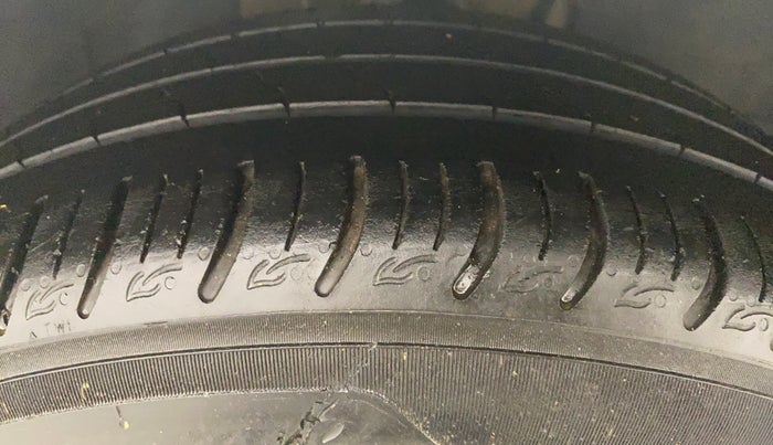 2021 Tata ALTROZ XZ 1.2, Petrol, Manual, 25,330 km, Right Front Tyre Tread