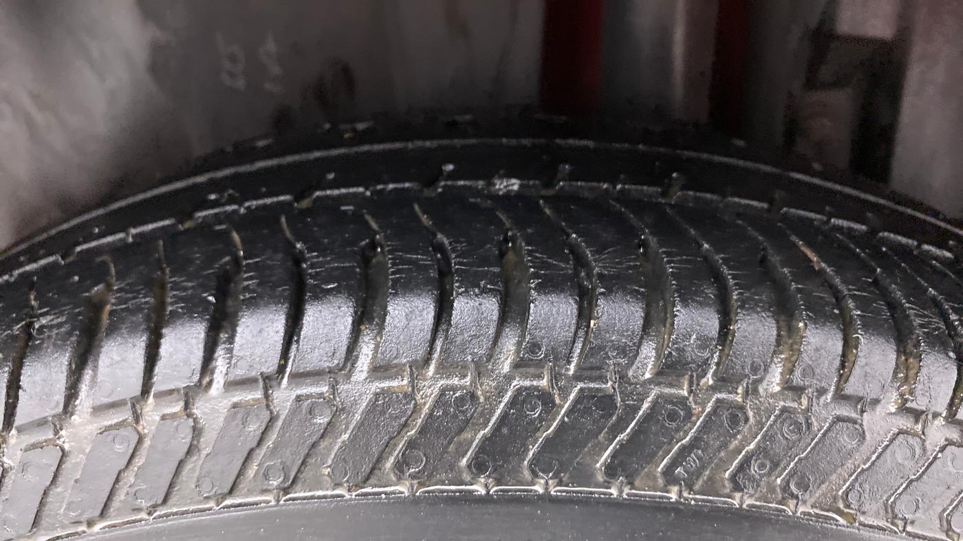 2016 Maruti Swift VXI, Petrol, Manual, 62,849 km, Left Rear Tyre Tread