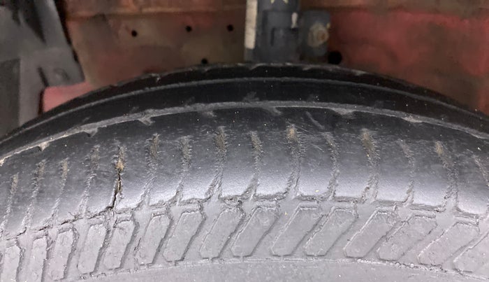 2016 Maruti Swift VXI, Petrol, Manual, 62,849 km, Left Front Tyre Tread