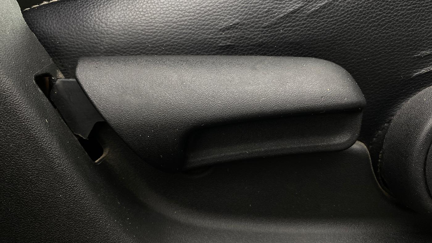 2015 Maruti S Cross ALPHA 1.6, Diesel, Manual, 67,120 km, Driver Side Adjustment Panel