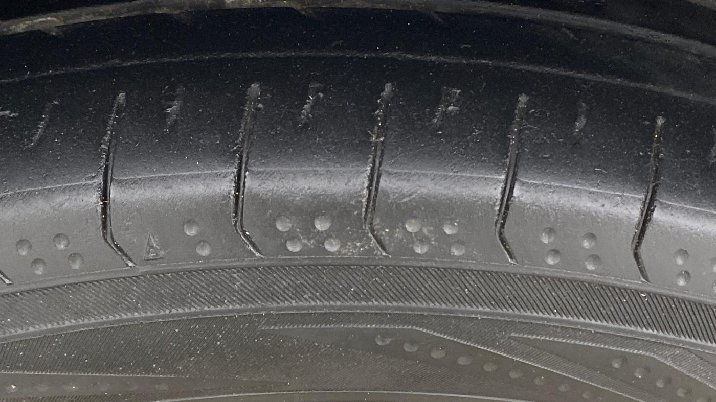 2015 Maruti S Cross ALPHA 1.6, Diesel, Manual, 67,120 km, Left Front Tyre Tread