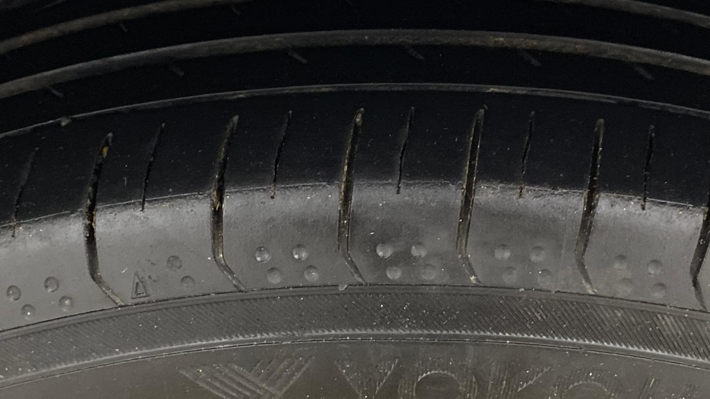 2015 Maruti S Cross ALPHA 1.6, Diesel, Manual, 67,120 km, Left Rear Tyre Tread