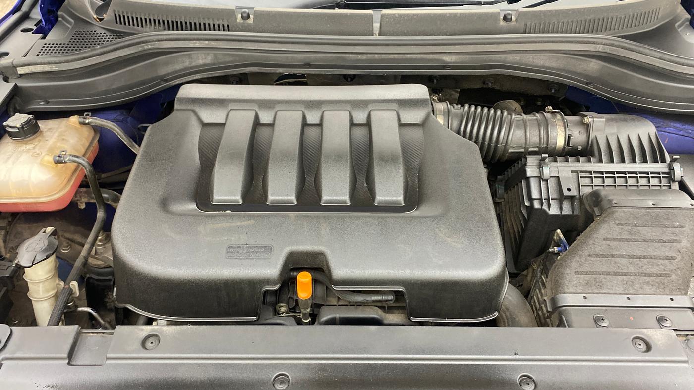 2022 Mahindra XUV700 AX 5 P MT 5 STR, Petrol, Manual, 42,517 km, Engine View