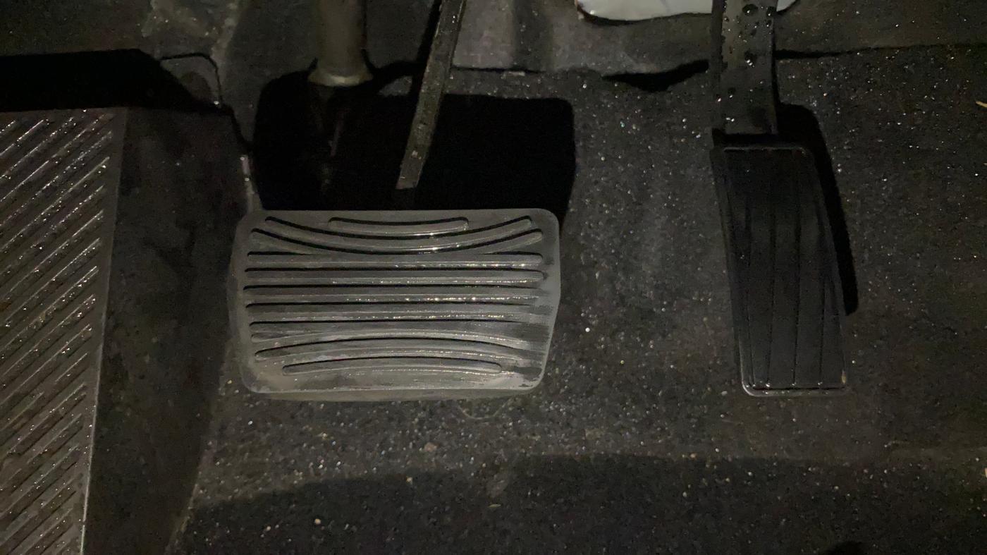 2019 Mahindra XUV300 W8 (O) 1.5 DIESEL AMT, Diesel, Automatic, 81,169 km, Pedals