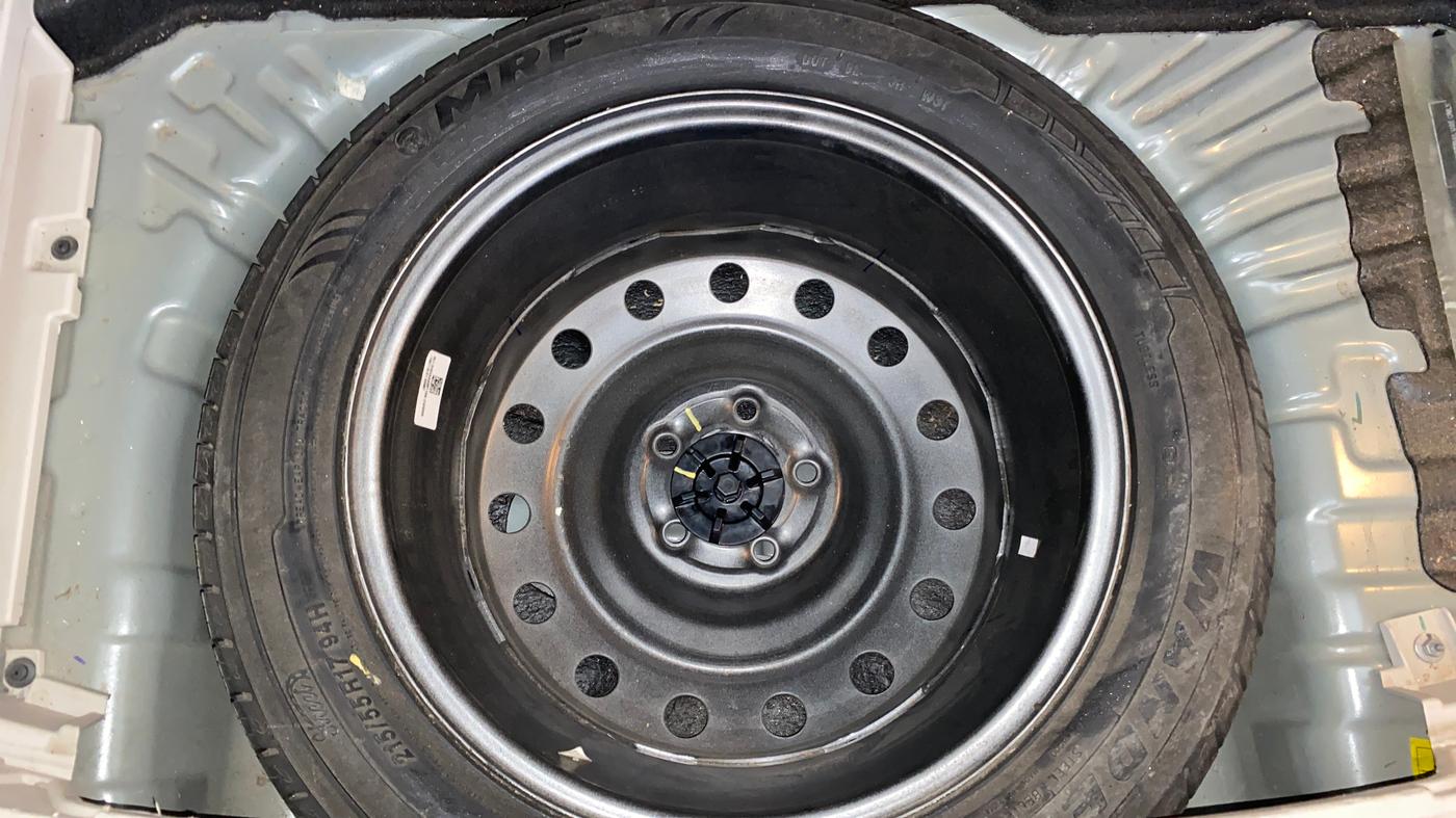 2019 Mahindra XUV300 W8 (O) 1.5 DIESEL AMT, Diesel, Automatic, 81,169 km, Spare Tyre