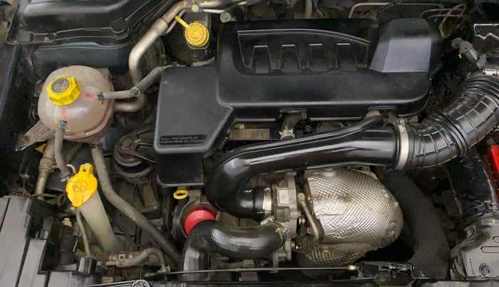 2019 Mahindra XUV300 W8 (O) 1.5 DIESEL AMT, Diesel, Automatic, 81,169 km, Engine View - Right