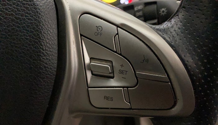 2019 Mahindra XUV300 W8 (O) 1.5 DIESEL AMT, Diesel, Automatic, 81,169 km, Adaptive Cruise Control