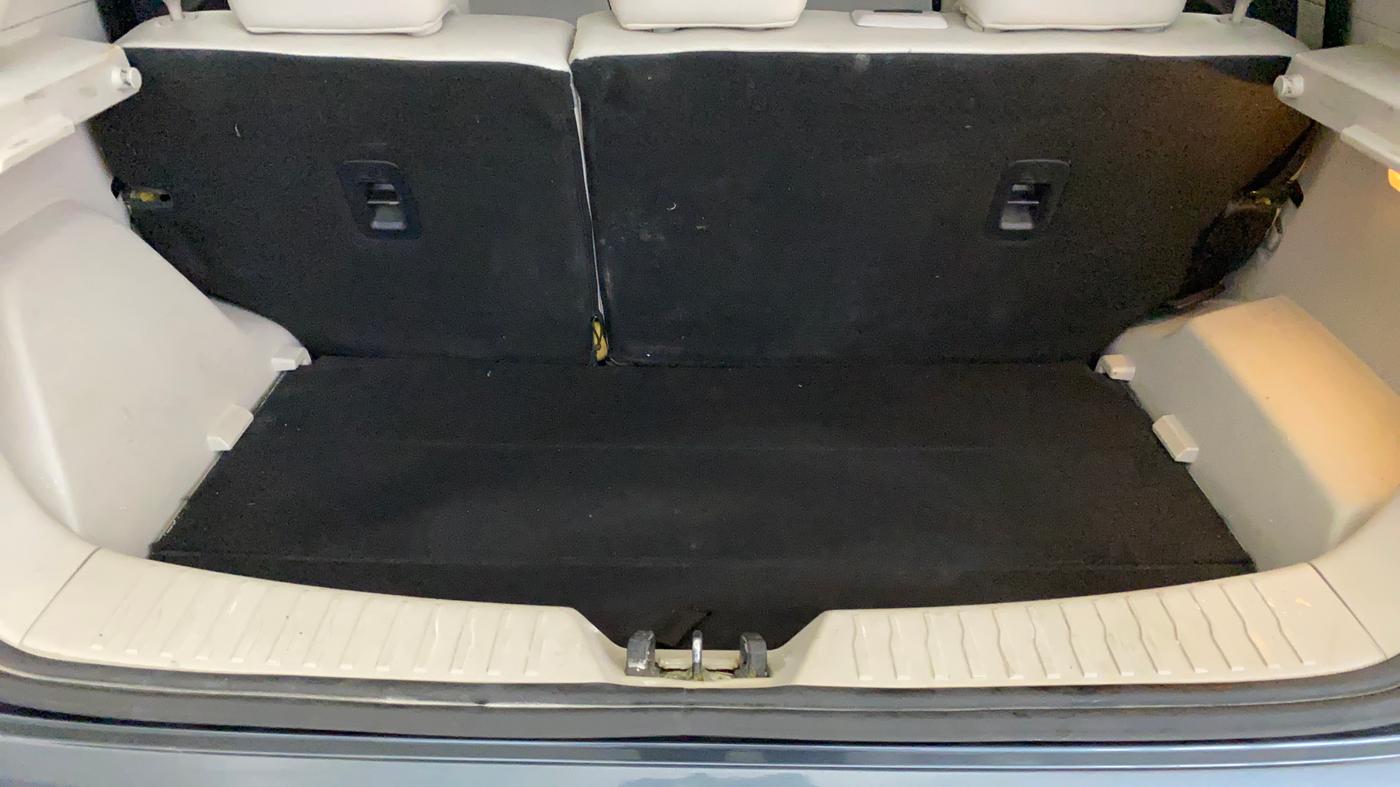 2019 Mahindra XUV300 W8 (O) 1.5 DIESEL AMT, Diesel, Automatic, 81,169 km, Boot Inside