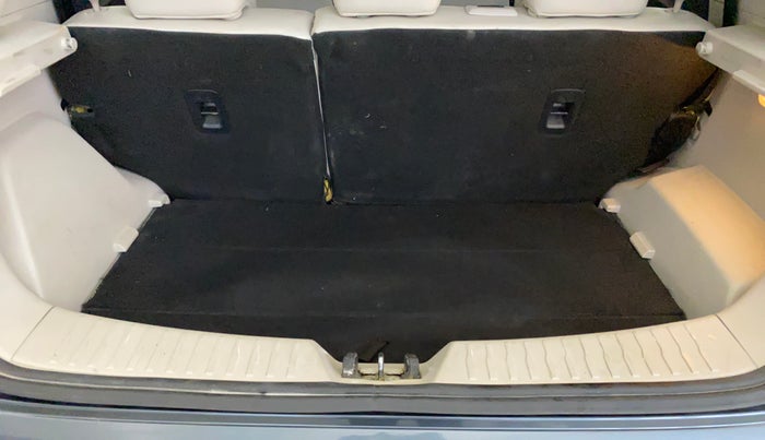 2019 Mahindra XUV300 W8 (O) 1.5 DIESEL AMT, Diesel, Automatic, 81,169 km, Boot Inside