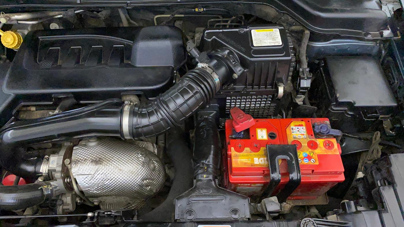 2019 Mahindra XUV300 W8 (O) 1.5 DIESEL AMT, Diesel, Automatic, 81,169 km, Engine View - Left