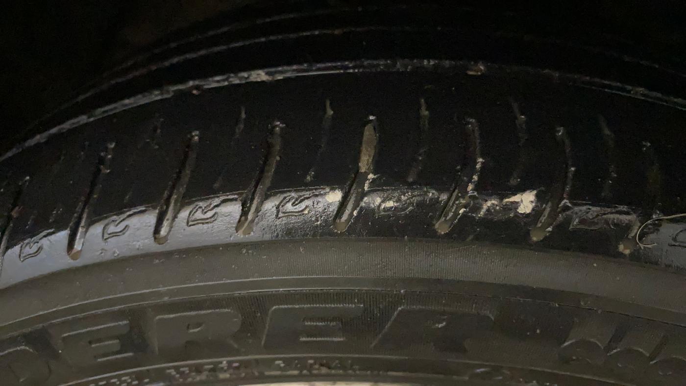 2019 Mahindra XUV300 W8 (O) 1.5 DIESEL AMT, Diesel, Automatic, 81,169 km, Right Front Tyre Tread