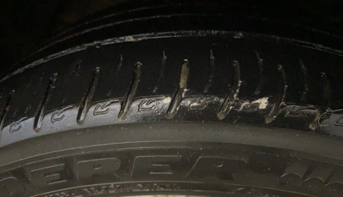 2019 Mahindra XUV300 W8 (O) 1.5 DIESEL AMT, Diesel, Automatic, 81,169 km, Right Front Tyre Tread