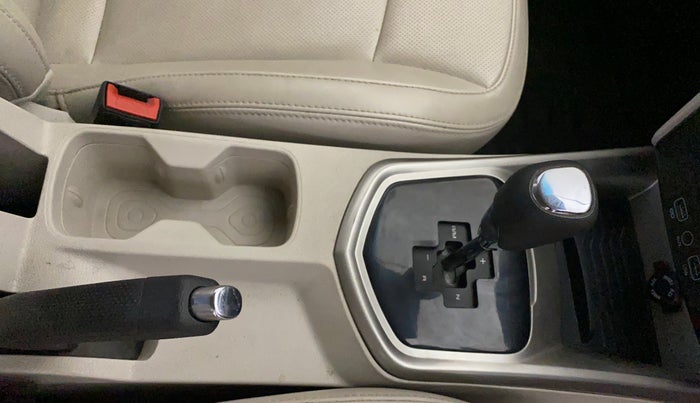 2019 Mahindra XUV300 W8 (O) 1.5 DIESEL AMT, Diesel, Automatic, 81,169 km, Gear Lever