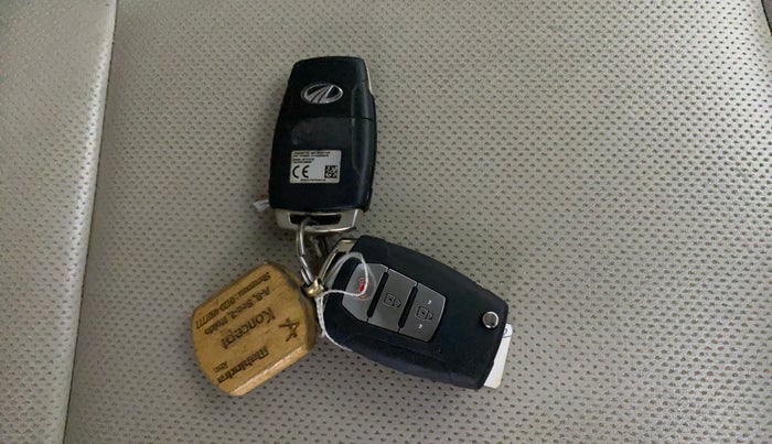 2019 Mahindra XUV300 W8 (O) 1.5 DIESEL AMT, Diesel, Automatic, 81,169 km, Key Close Up