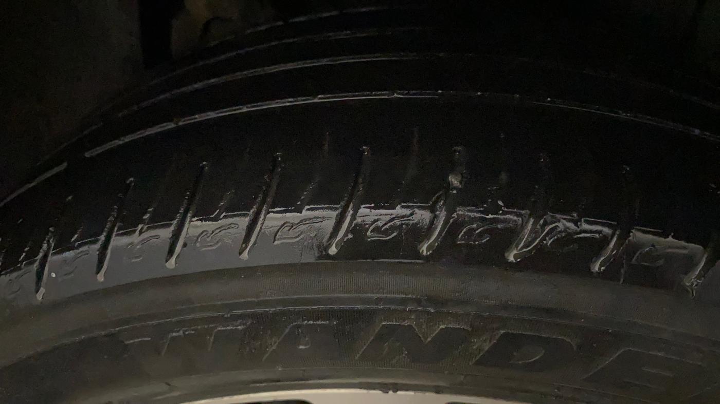 2019 Mahindra XUV300 W8 (O) 1.5 DIESEL AMT, Diesel, Automatic, 81,169 km, Left Rear Tyre Tread