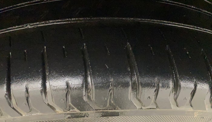 2020 Maruti Ertiga ZXI SHVS, Petrol, Manual, 39,800 km, Left Front Tyre Tread