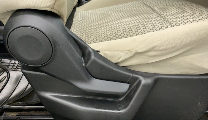 2020 Maruti New Wagon-R LXI CNG 1.0, CNG, Manual, 23,705 km, Driver Side Adjustment Panel