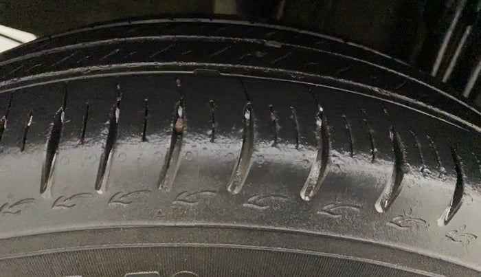2019 Renault TRIBER RXZ, Petrol, Manual, 27,196 km, Right Rear Tyre Tread