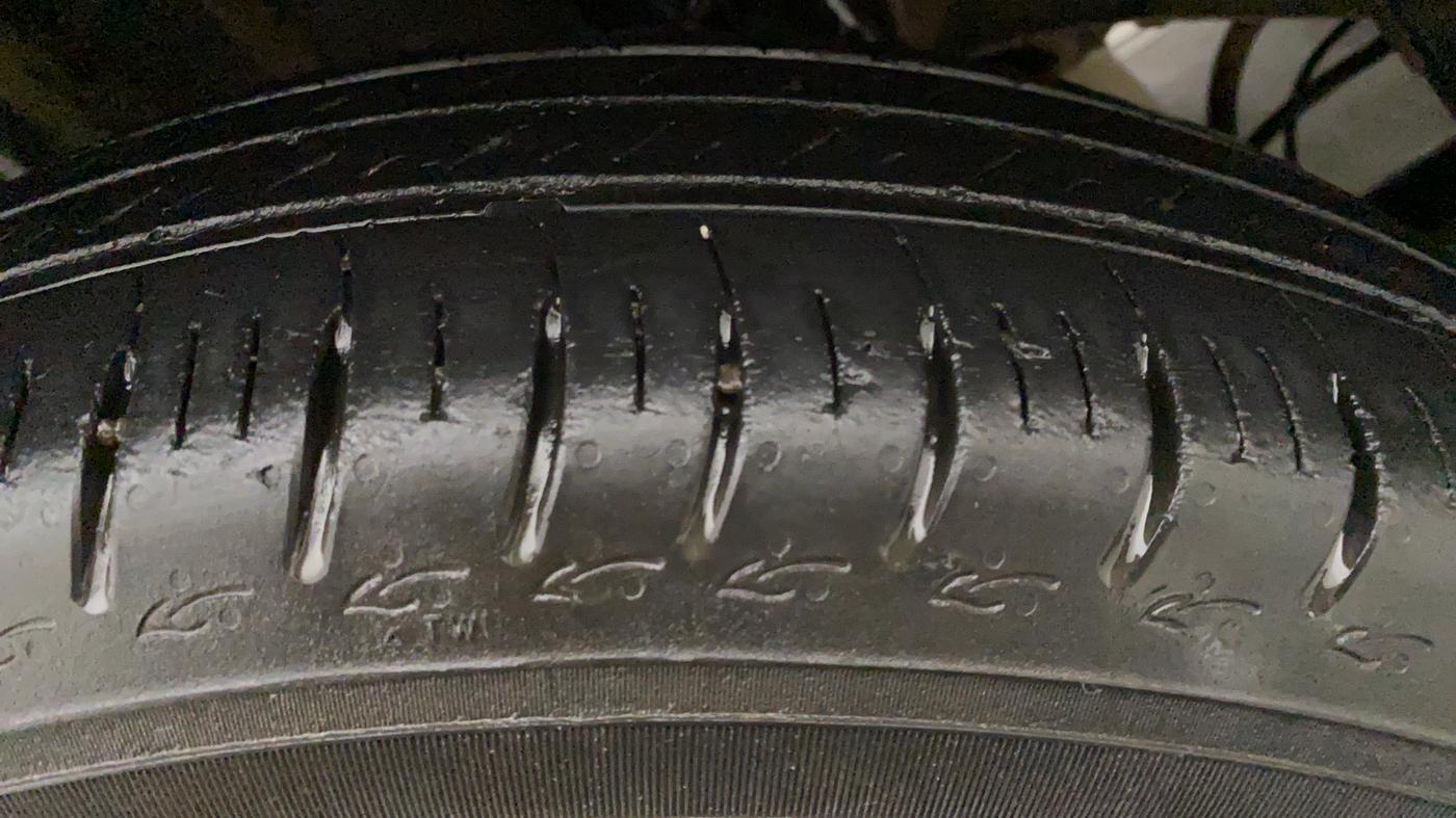 2019 Renault TRIBER RXZ, Petrol, Manual, 27,196 km, Left Rear Tyre Tread