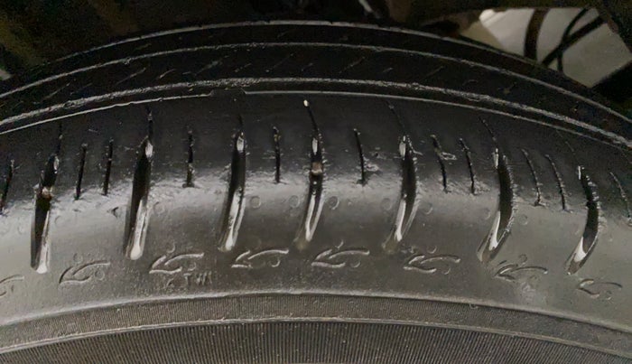 2019 Renault TRIBER RXZ, Petrol, Manual, 27,196 km, Left Rear Tyre Tread