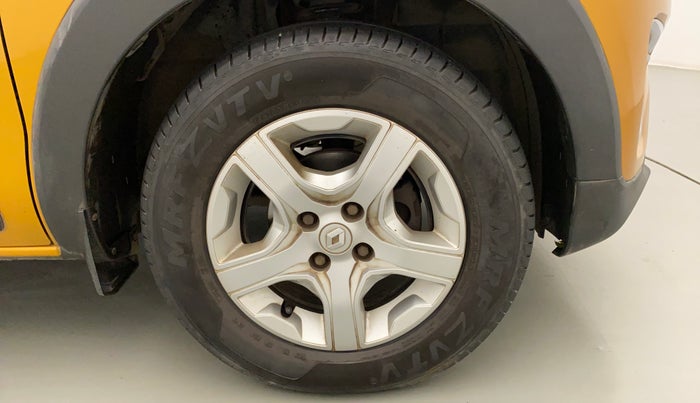 2019 Renault TRIBER RXZ, Petrol, Manual, 27,196 km, Right Front Wheel