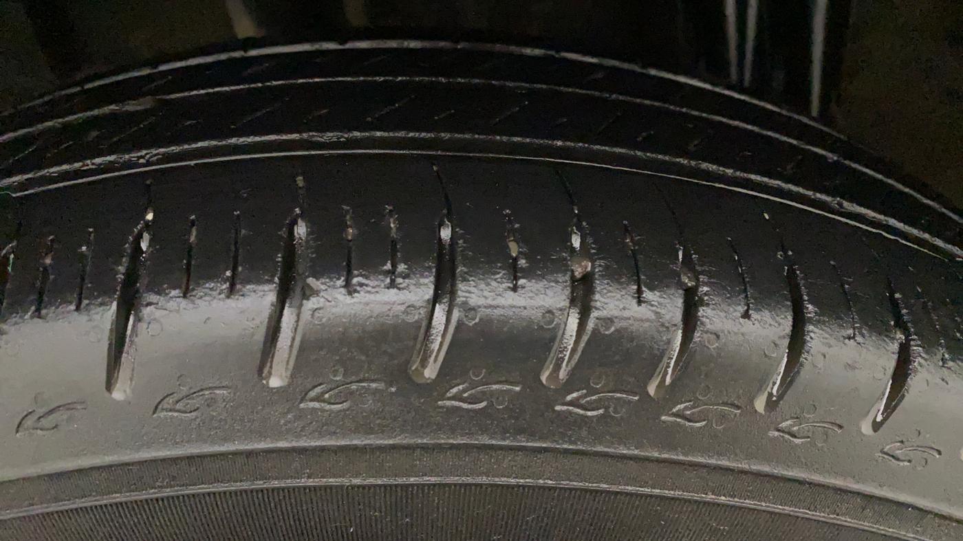 2019 Renault TRIBER RXZ, Petrol, Manual, 27,196 km, Right Front Tyre Tread