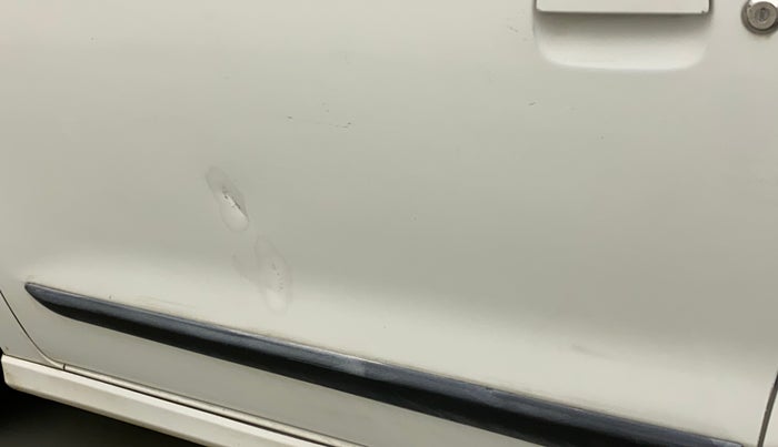 2013 Maruti Wagon R Stingray LXI, Petrol, Manual, 82,158 km, Front passenger door - Slightly dented