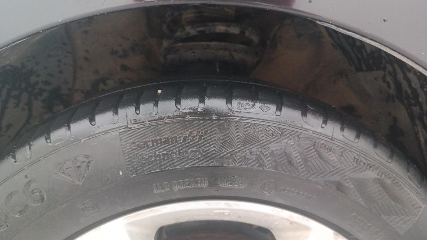 2014 Hyundai New Elantra 1.6 SX AT DIESEL, Diesel, Automatic, 1,34,040 km, Left Front Tyre Tread