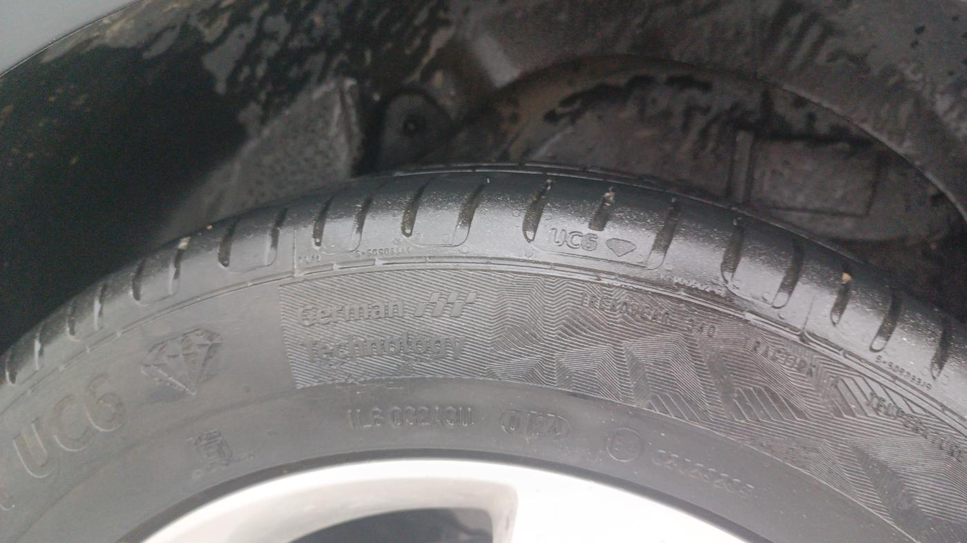 2014 Hyundai New Elantra 1.6 SX AT DIESEL, Diesel, Automatic, 1,34,040 km, Left Rear Tyre Tread