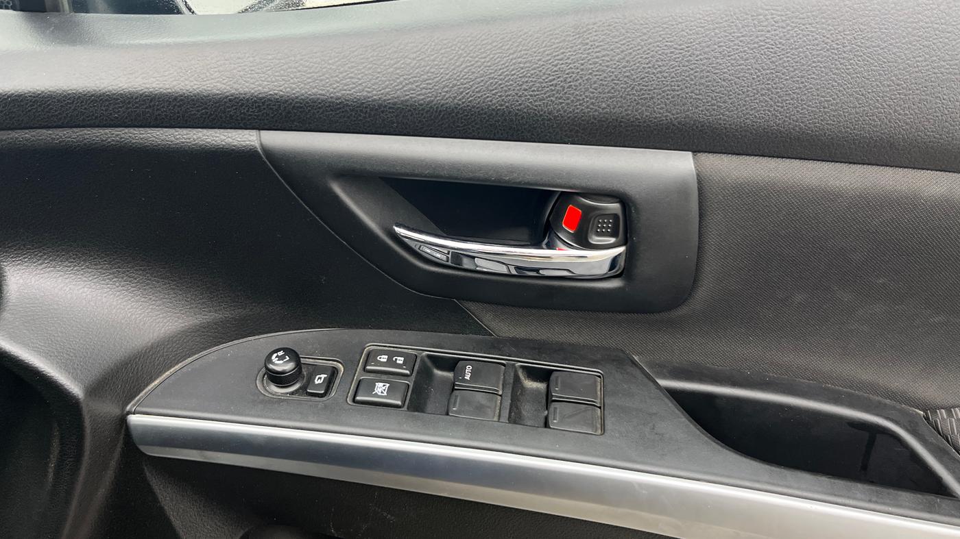 2021 Maruti S Cross ZETA AT 1.5, Petrol, Automatic, 48,330 km, Driver Side Door Panels Control