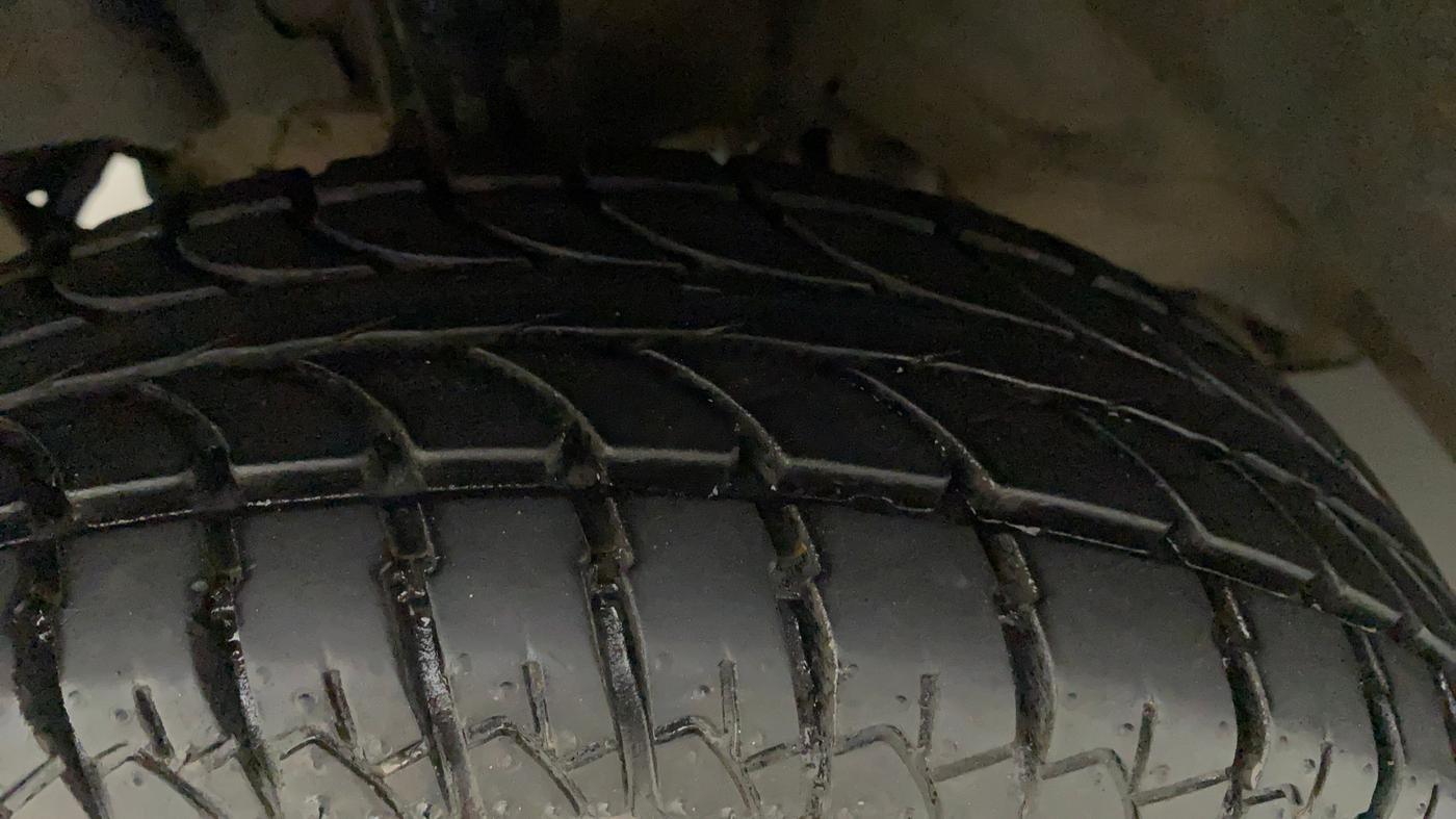 2017 Datsun Go Plus T, Petrol, Manual, 28,774 km, Left Front Tyre Tread