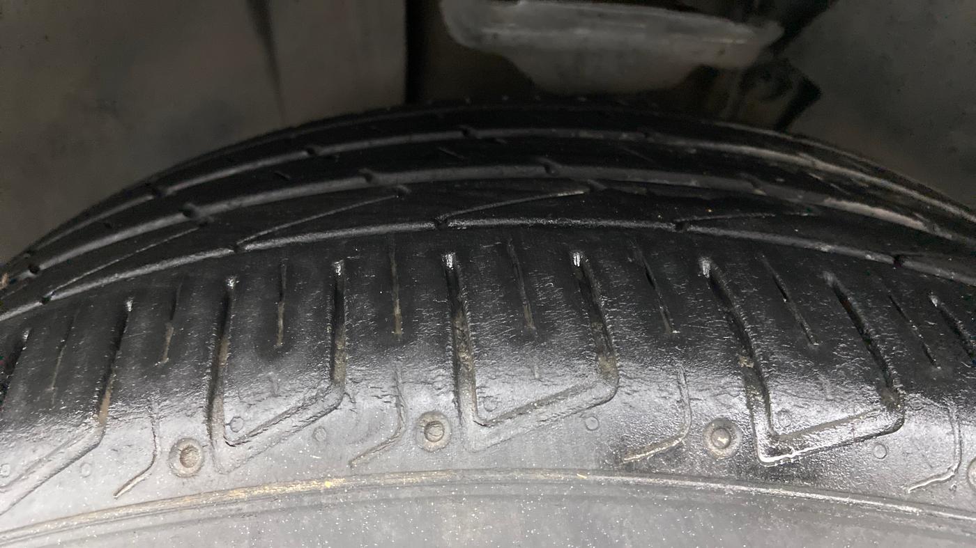 2019 Volkswagen TIGUAN COMFORTLINE TDI AT, Diesel, Automatic, 52,993 km, Left Front Tyre Tread