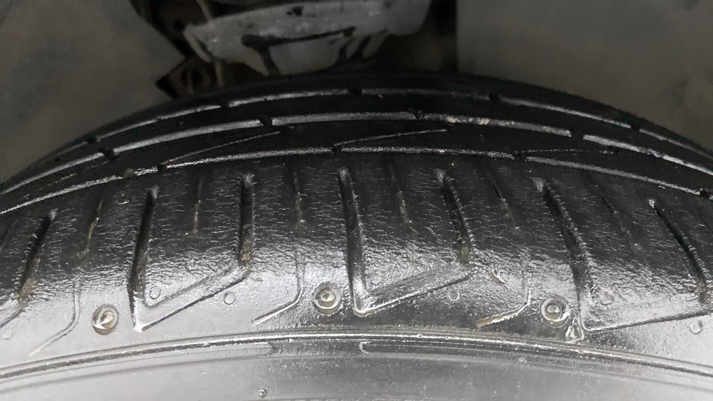 2019 Volkswagen TIGUAN COMFORTLINE TDI AT, Diesel, Automatic, 52,993 km, Right Front Tyre Tread