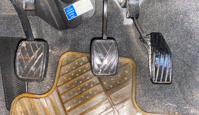 2017 Maruti Baleno ZETA PETROL 1.2, Petrol, Manual, 34,287 km, Pedals