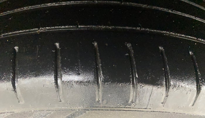 2022 Toyota Glanza V, Petrol, Manual, 88,072 km, Left Front Tyre Tread