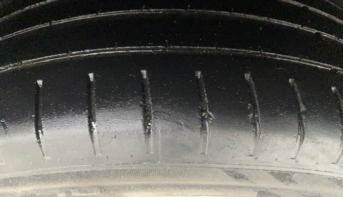 2022 Toyota Glanza V, Petrol, Manual, 88,072 km, Left Rear Tyre Tread