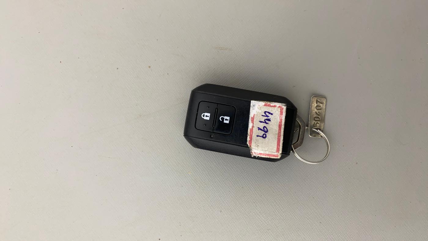 2022 Toyota Glanza V, Petrol, Manual, 88,120 km, Key Close Up
