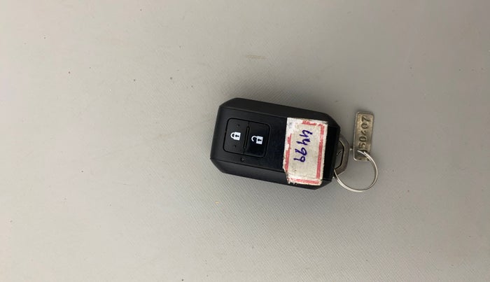 2022 Toyota Glanza V, Petrol, Manual, 88,072 km, Key Close Up