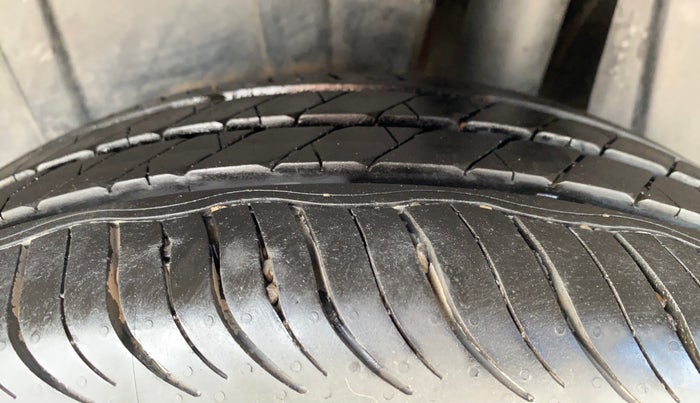 2021 Maruti XL6 ALPHA MT, Petrol, Manual, 67,823 km, Left Rear Tyre Tread