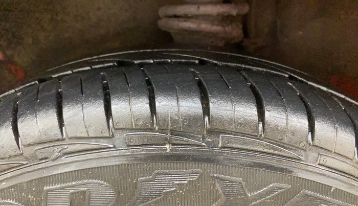 2016 Maruti Alto 800 LXI, Petrol, Manual, 37,958 km, Left Front Tyre Tread