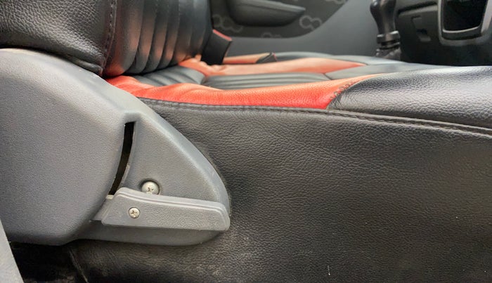 2016 Maruti Alto 800 LXI, Petrol, Manual, 37,958 km, Driver Side Adjustment Panel