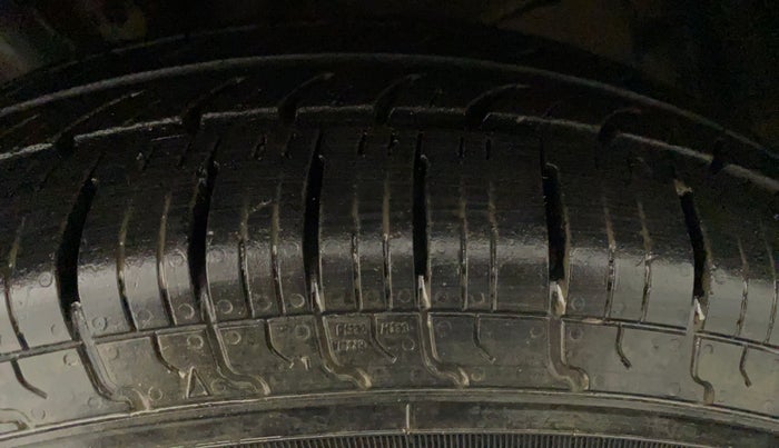 2017 Maruti Dzire VDI AMT, Diesel, Automatic, 43,440 km, Left Front Tyre Tread