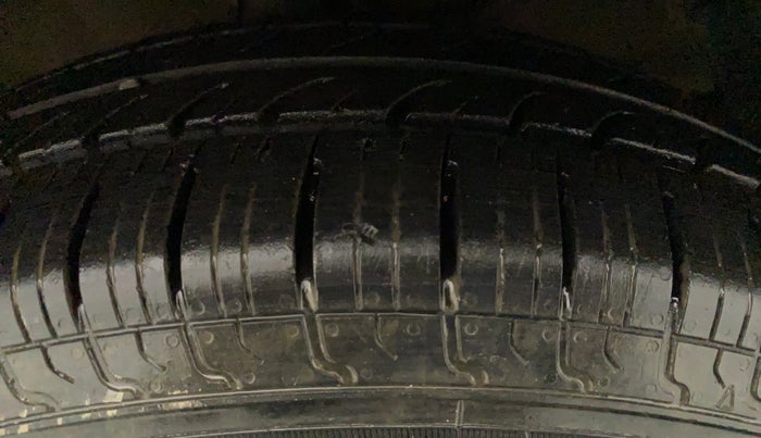 2017 Maruti Dzire VDI AMT, Diesel, Automatic, 43,440 km, Right Front Tyre Tread