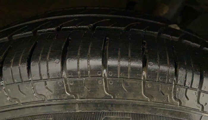 2017 Maruti Dzire VDI AMT, Diesel, Automatic, 43,440 km, Right Rear Tyre Tread