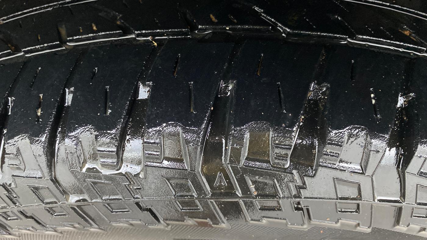 2017 Renault Duster RXS CVT, Petrol, Automatic, 1,17,294 km, Left Front Tyre Tread